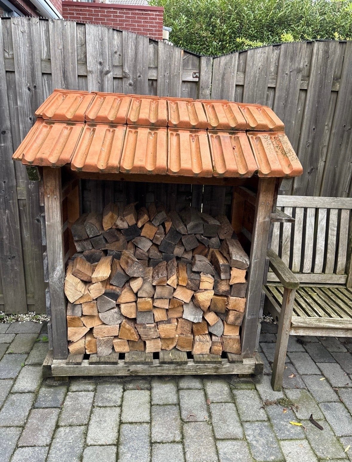 Houthok met dakpannen, Ophalen, Gebruikt