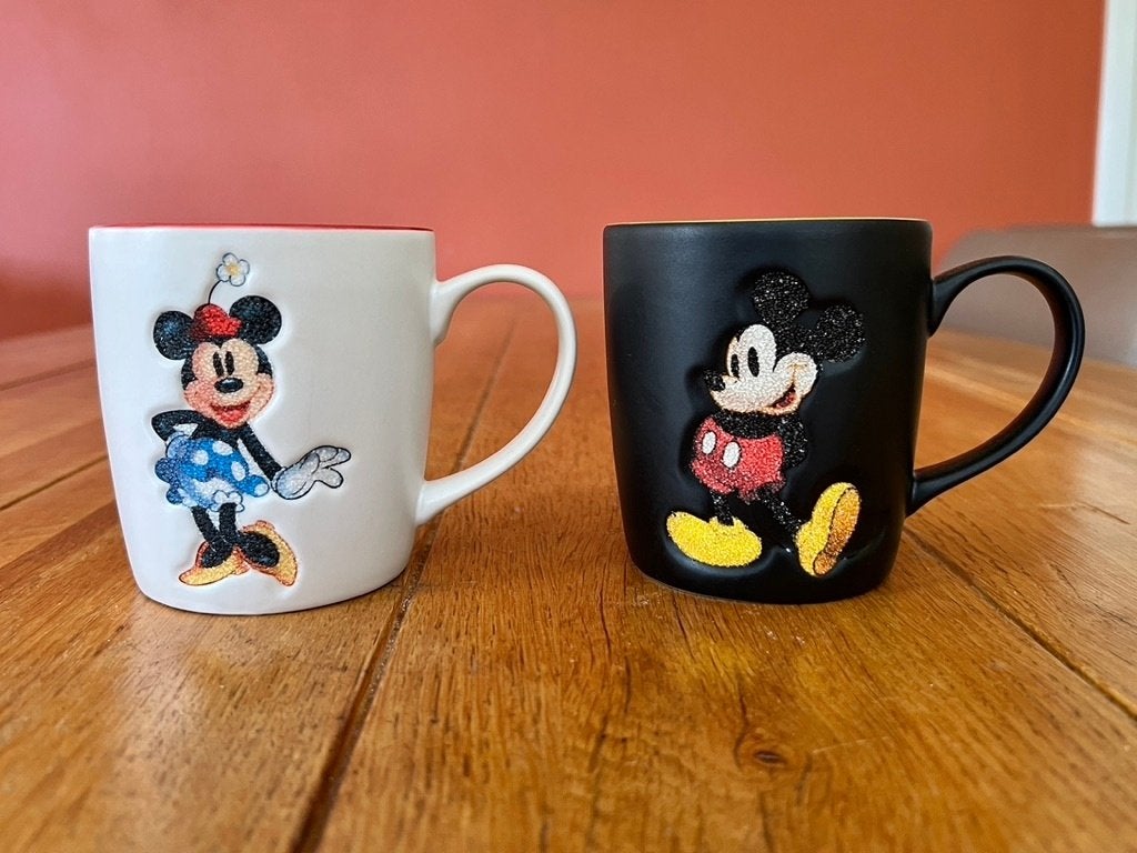 2 Mickey en Minnie Mouse Disneyland mokken, Huis en Inrichting, Verzenden, Mok, Zo goed als nieuw, Overige stijlen