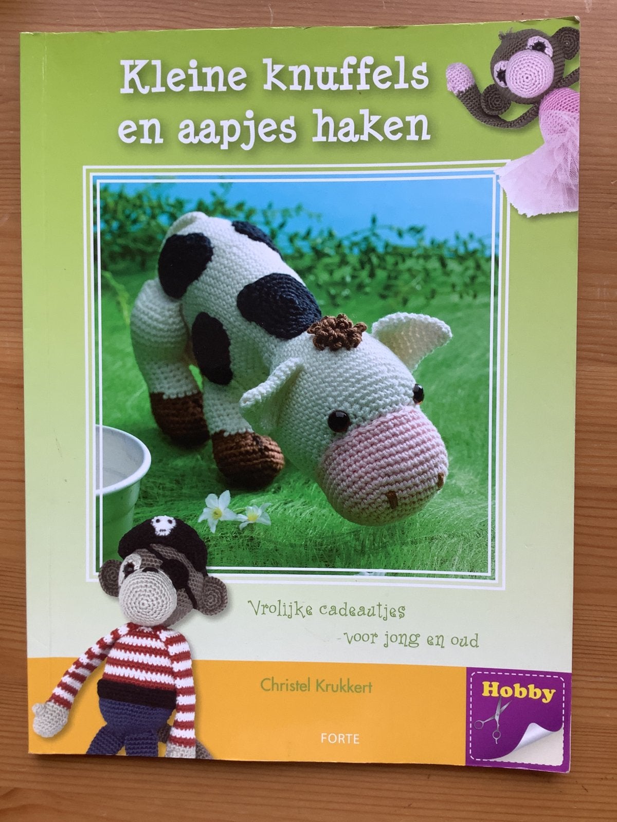Kleine knuffels en aapjes haken - Christel Krukkert, Ophalen of Verzenden, Zo goed als nieuw, Breien of Haken