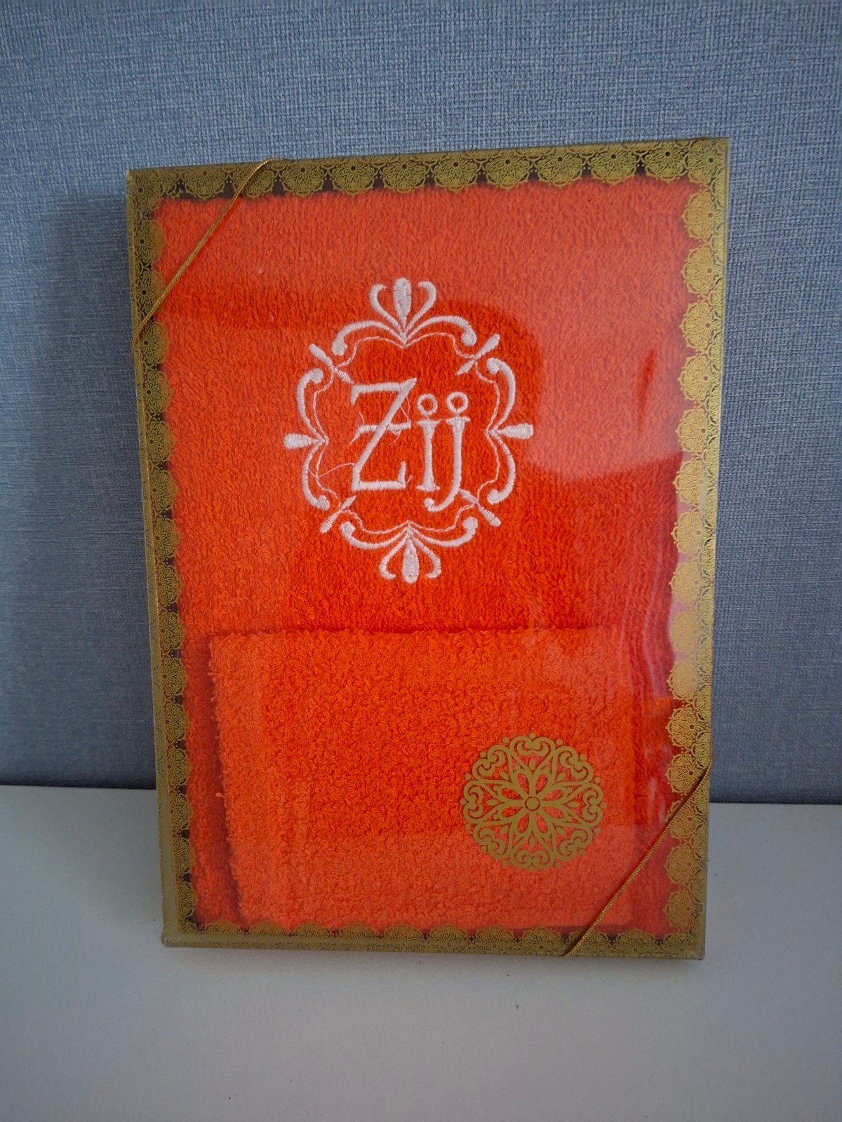 Orange badhanddoek+ washand in kado verpakking met opgebordu, Ophalen of Verzenden, Nieuw, Oranje, Handdoek