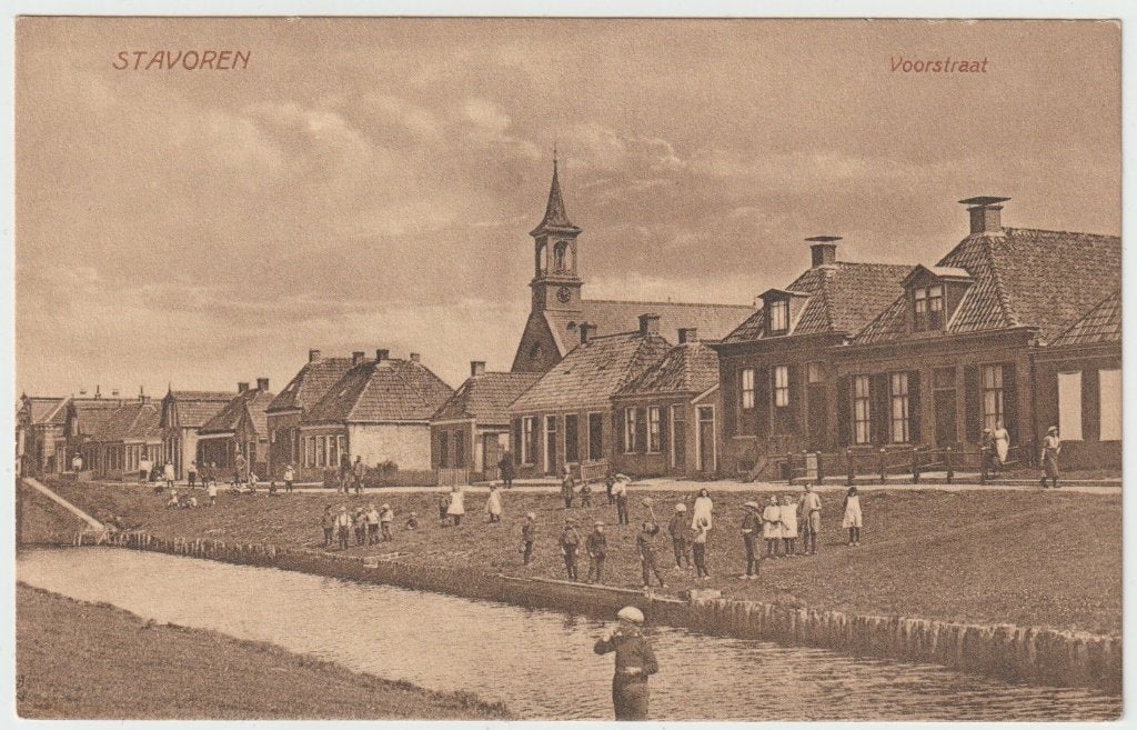 Stavoren. Voorstraat., Verzamelen, Verzenden, 1920 tot 1940, Ongelopen, Friesland