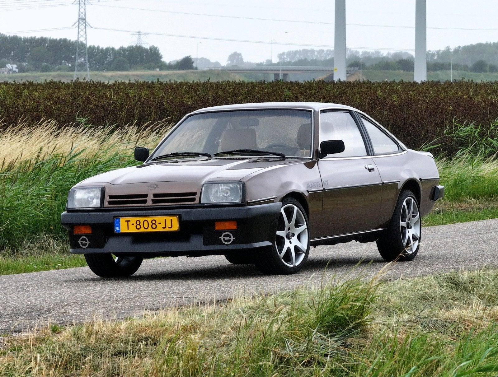 Opel Manta 1600 nieuwe APK, 74 pk, Bruin, Bedrijf, 999 kg