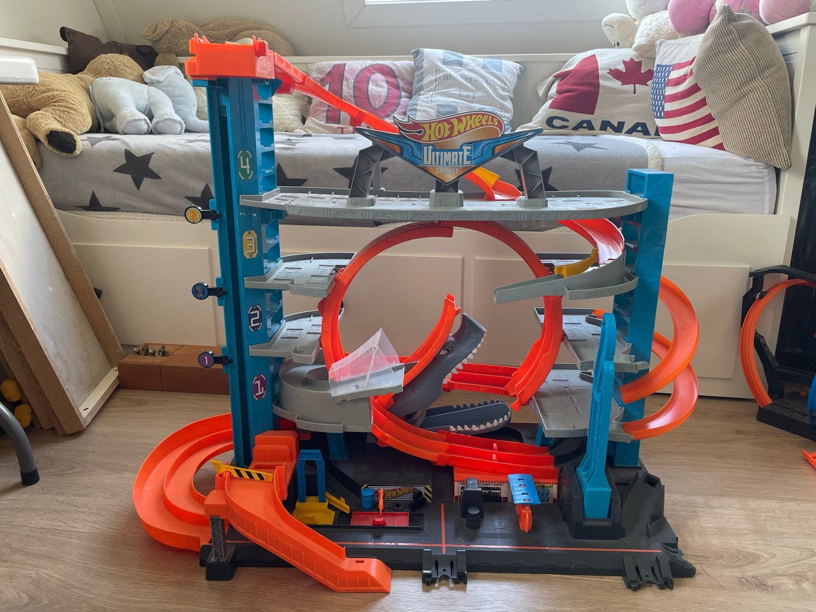 Hot Wheels Ultimate Garage met haai en banen, Kinderen en Baby's, Speelgoed | Speelgoedvoertuigen, Ophalen, Gebruikt