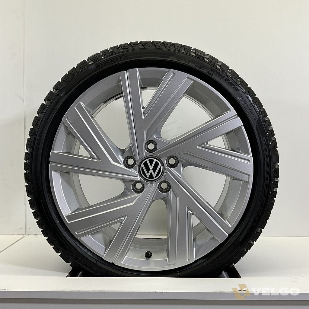 VOLKSWAGEN GOLF 8 VELGEN SET WINTERBANDEN 18 INCH, 18 inch, Gebruikt, -, -