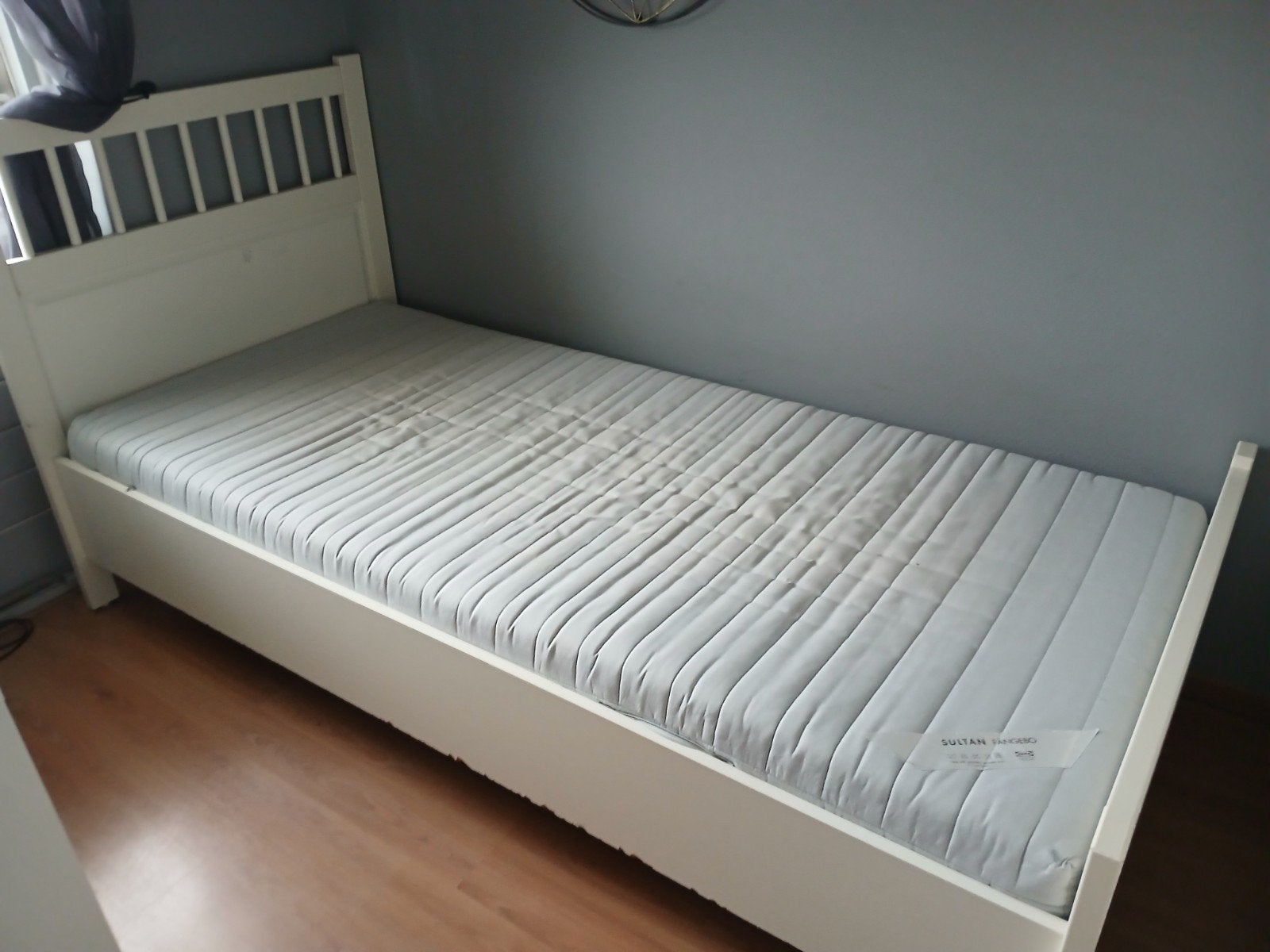 Eenpersoonsbed wit met lattenbodem en matras, Gebruikt, 90 cm, Eenpersoons, Wit
