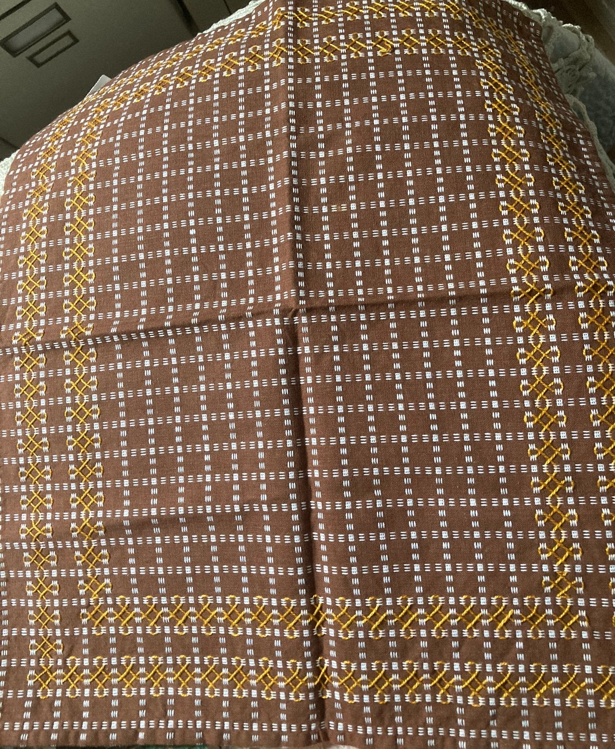 2 Vintage bruine placemats op smockstof 40x50, Ophalen of Verzenden, Huis en Inrichting
