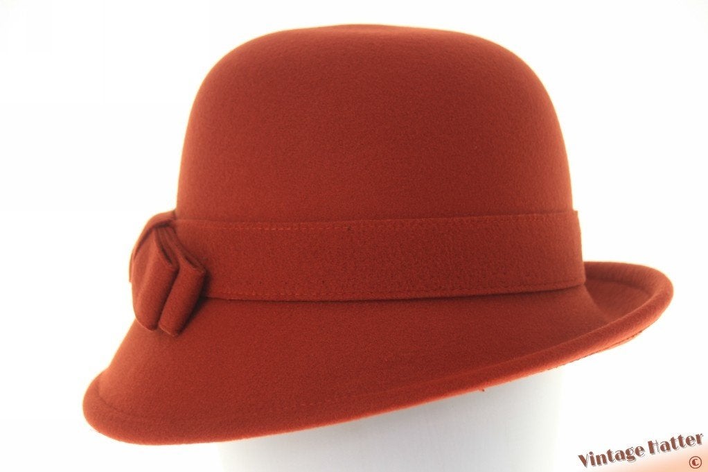 cloche dophoed Dameshoed oranje rood vilt 53-57 nieuw, Ophalen of Verzenden, Nieuw, One size fits all, Hoed