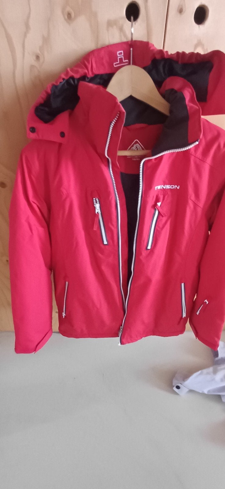 Nieuwe Tenson ski-jas, rood, 2 maten beschikbaar, Kinderen en Baby's, Kinderkleding | Maat 152, Ophalen of Verzenden, Nieuw