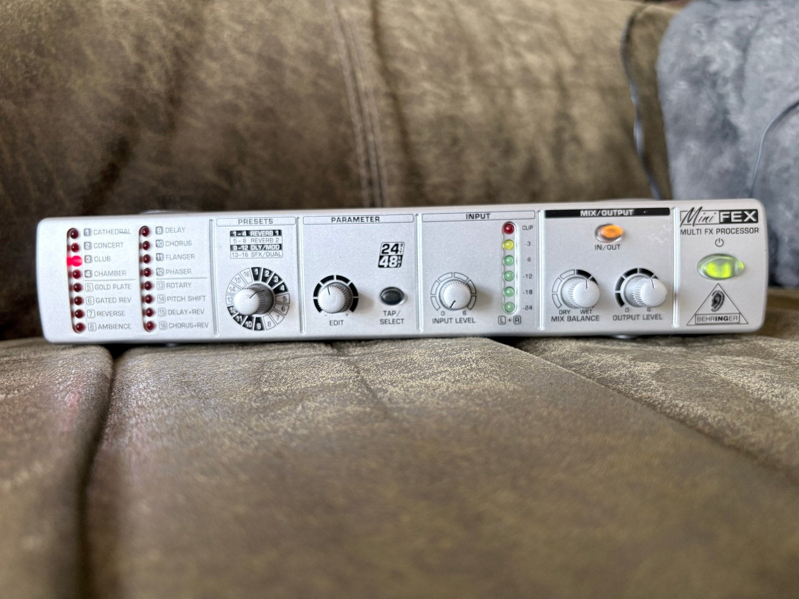 Behringer MiniFEX FEX800 Multi-Effect Processor, Ophalen of Verzenden, Zo goed als nieuw, Multi-effect