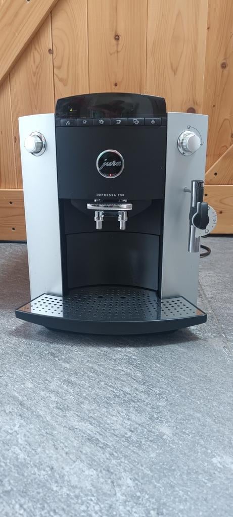Jura F50 Koffiemachine - Volledig gereviseerd, Witgoed en Apparatuur, Stoompijpje, Koffiemachine, Refurbished, Koffiebonen