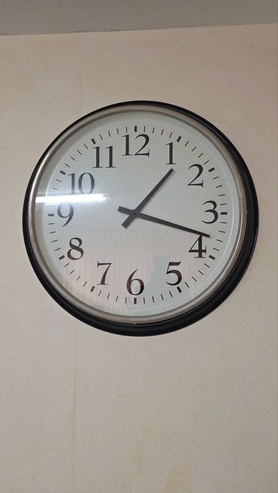 IKEA Bravur wandklok, diameter 50 cm, Ophalen, IKEA, Analoog, Zo goed als nieuw