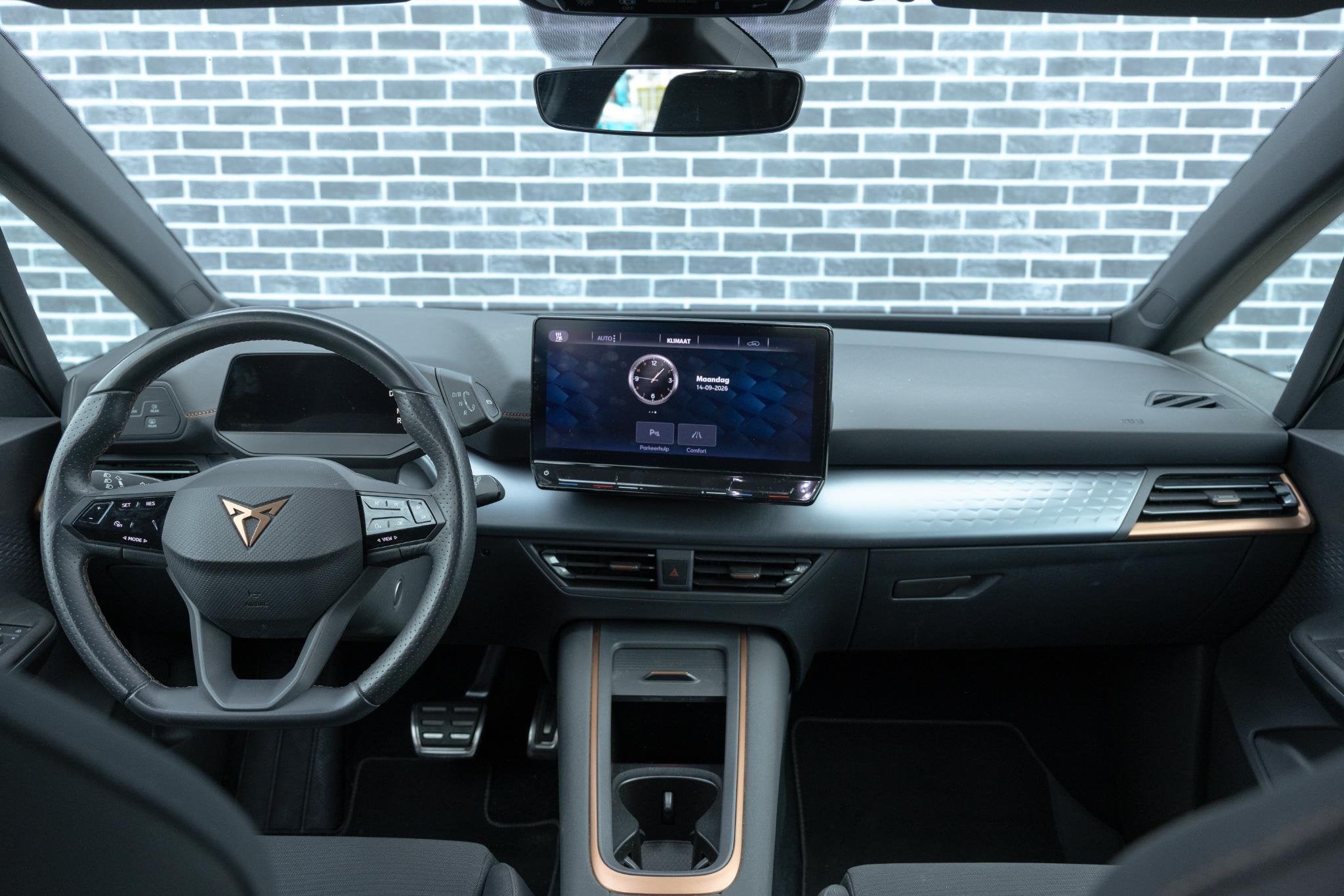 CUPRA Born Essential 62 kWh | Parkeersensoren | Climate Cont, Gebruikt, Zwart, 375 min, Origineel Nederlands