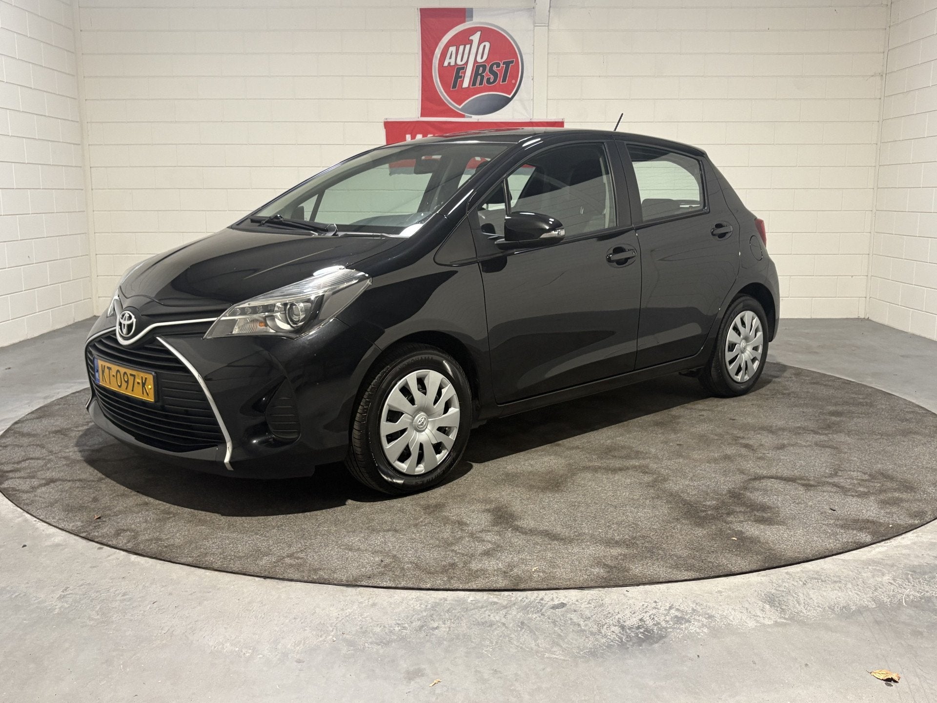 Toyota Yaris 1.3 VVT-i Business Plus Automaat, 1e eigenaar D, Euro 6, 4 cilinders, Bedrijf, 550 kg