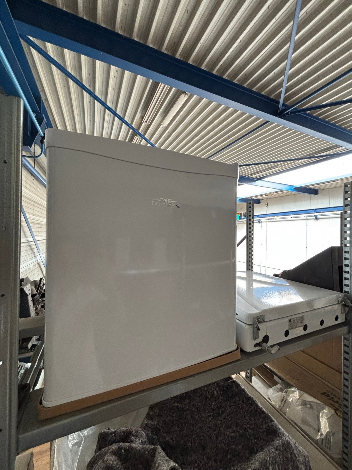 Nieuwe Everglades EVBA015 Mini Koelkast - 42L opzet koelkast, Witgoed en Apparatuur, Koelkasten en IJskasten, Ophalen, Zonder vriesvak