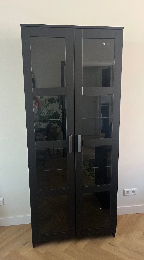 IKEA BRIMNES vitrinekast zwart 80 x 190 cm – nette staat, Huis en Inrichting, Kasten | Vitrinekasten, Ophalen, Gebruikt, 50 tot 100 cm