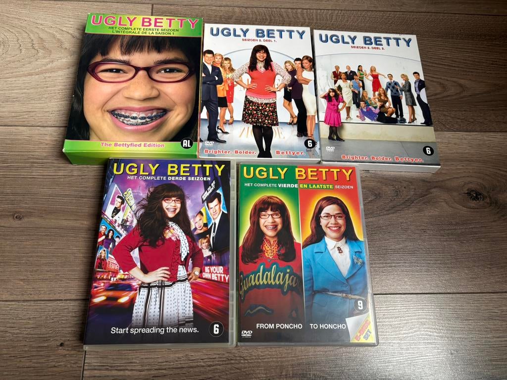Ugly Betty complete serie seizoen 1 t/m 4, Vanaf 12 jaar, Ophalen of Verzenden, Zo goed als nieuw, Actie en Avontuur