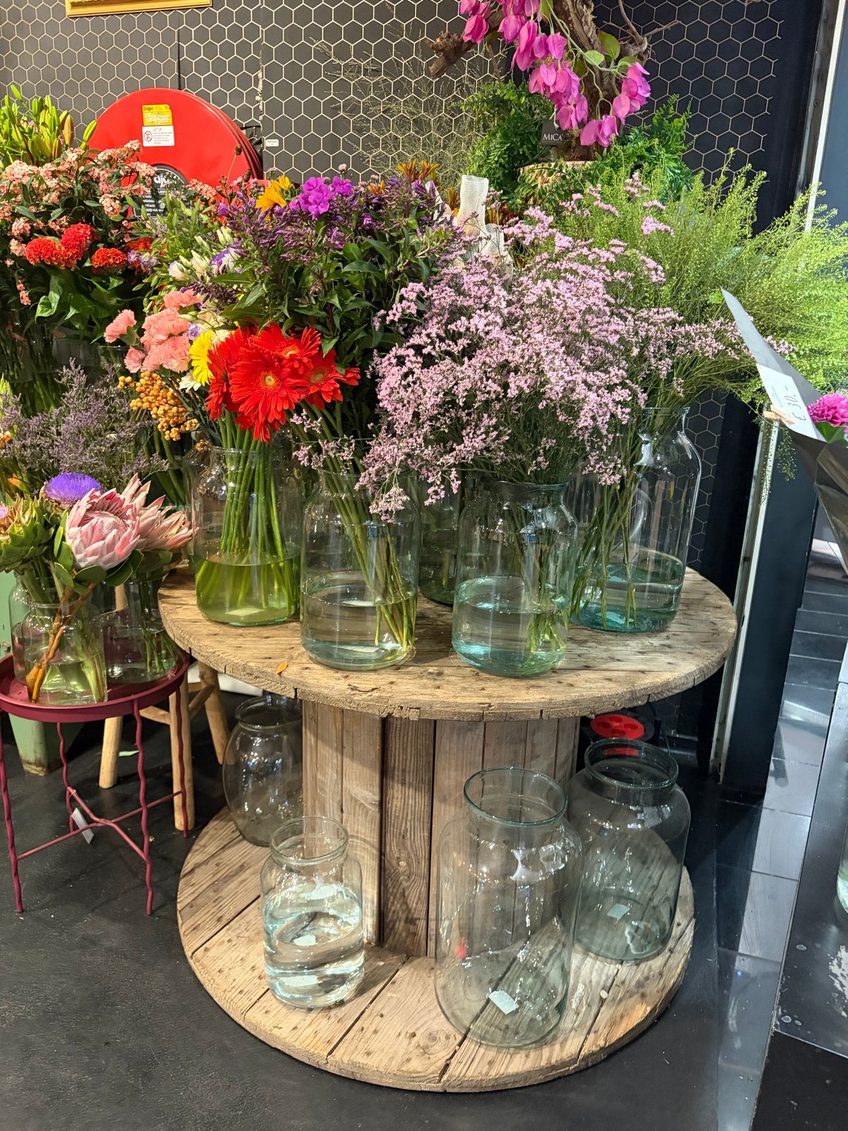 2 Houten Rolhaspels op Wielen - Winkeldecoratie, Huis en Inrichting, Ophalen of Verzenden, Gebruikt