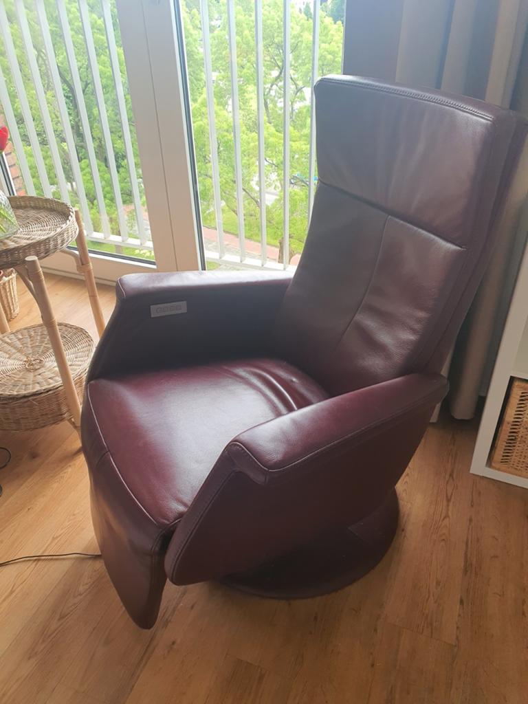 Keurige Prominent rode elektrische relax stoel, Ophalen, Minder dan 75 cm, Leer, Zo goed als nieuw