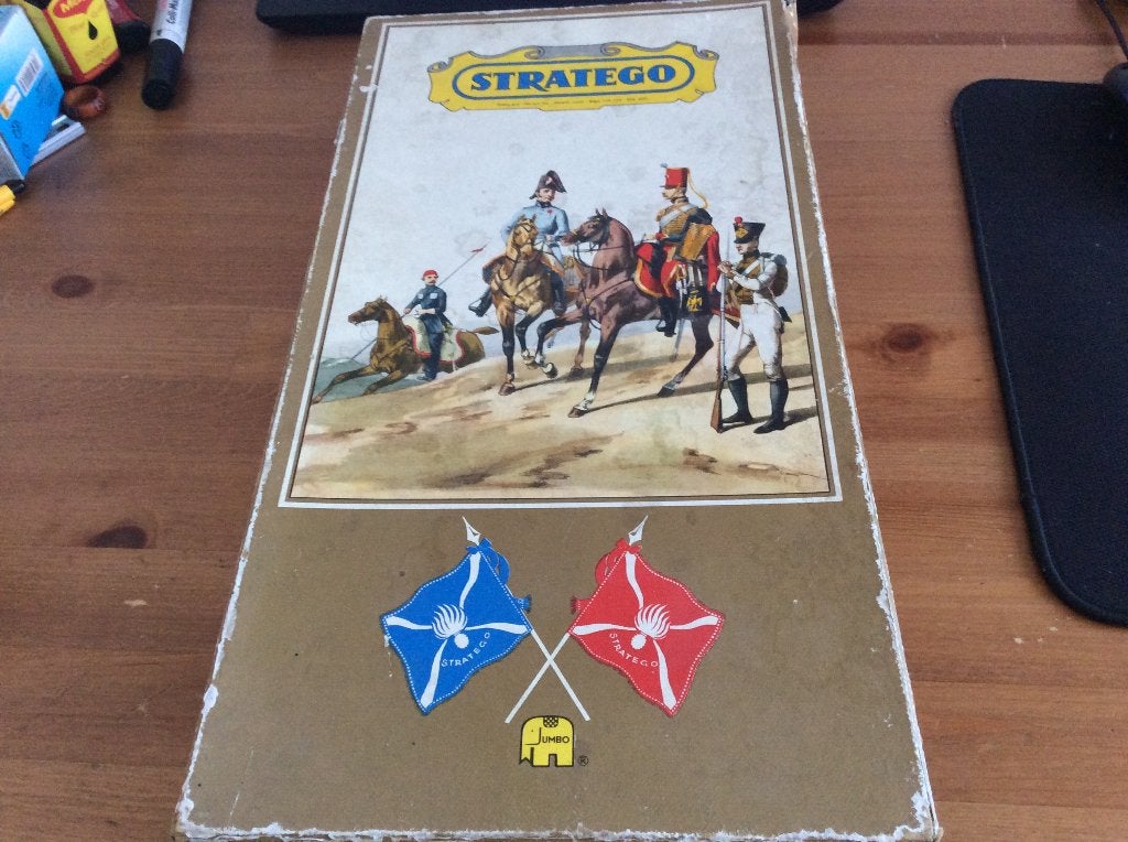 Vintage Stratego goudkleurige doos Gebruikt, geen spelregels, Hobby en Vrije tijd, Gezelschapsspellen | Bordspellen, Een of twee spelers