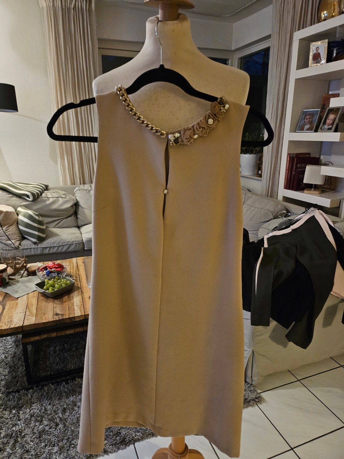 Elisabetta Franchi jurk, Kleding | Dames, Jurken, Elisabetta Franchi, Beige, Ophalen of Verzenden, Maat 36 (S)