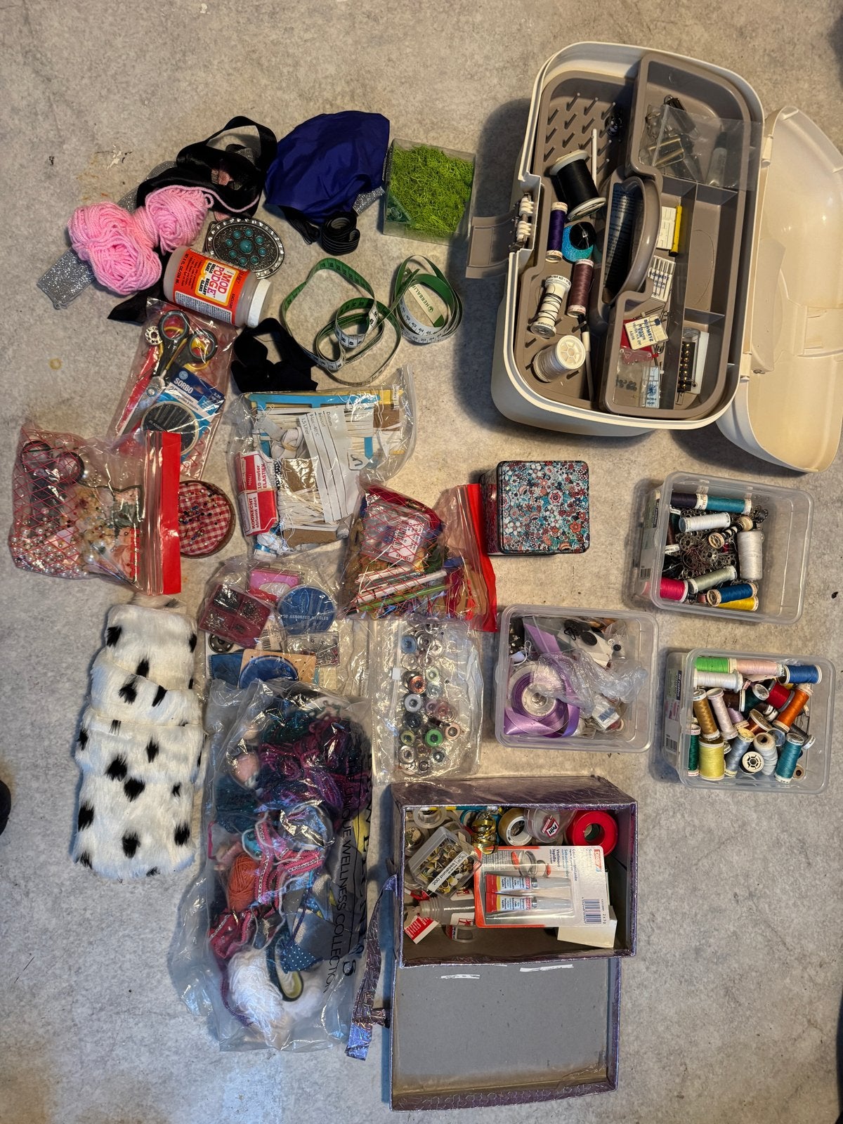 Naaispullen met o.a. garen, knopen, linten, etc., Hobby en Vrije tijd, Ophalen of Verzenden, Gebruikt, Overige typen