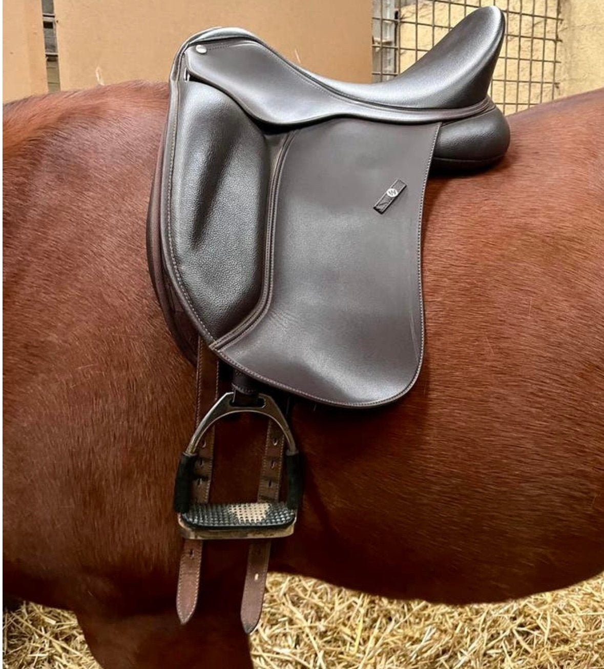 Wintec Dressuurzadel 500 Medium Hart Bruin - 16,5, Ophalen, Wintec, Zo goed als nieuw, Middeldiepe zit