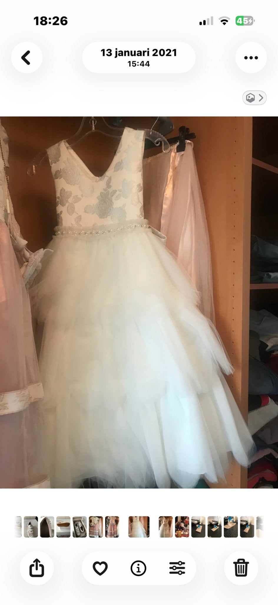 Prachtige witte kinderjurk met tule en parels, Ophalen, Nieuw, Meisje