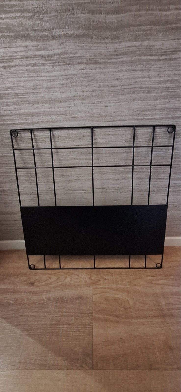 Zwart metalen wandrek - Modern en industrieel, Huis en Inrichting, Woonaccessoires | Wanddecoraties, Metaal, Industrieel, Zwart
