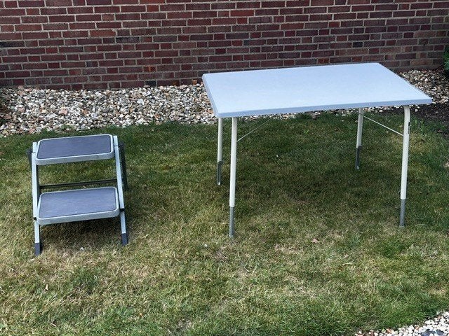 opstapje caravan/ camper inclusief camping tafel, Ophalen, Gebruikt