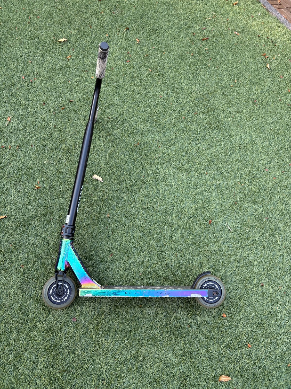 NKD Diesel Stuntstep (Neo-Black/Rainbow) – niet mee gestunt!, Ophalen of Verzenden, Gebruikt, Overige typen, Nkd stunt step