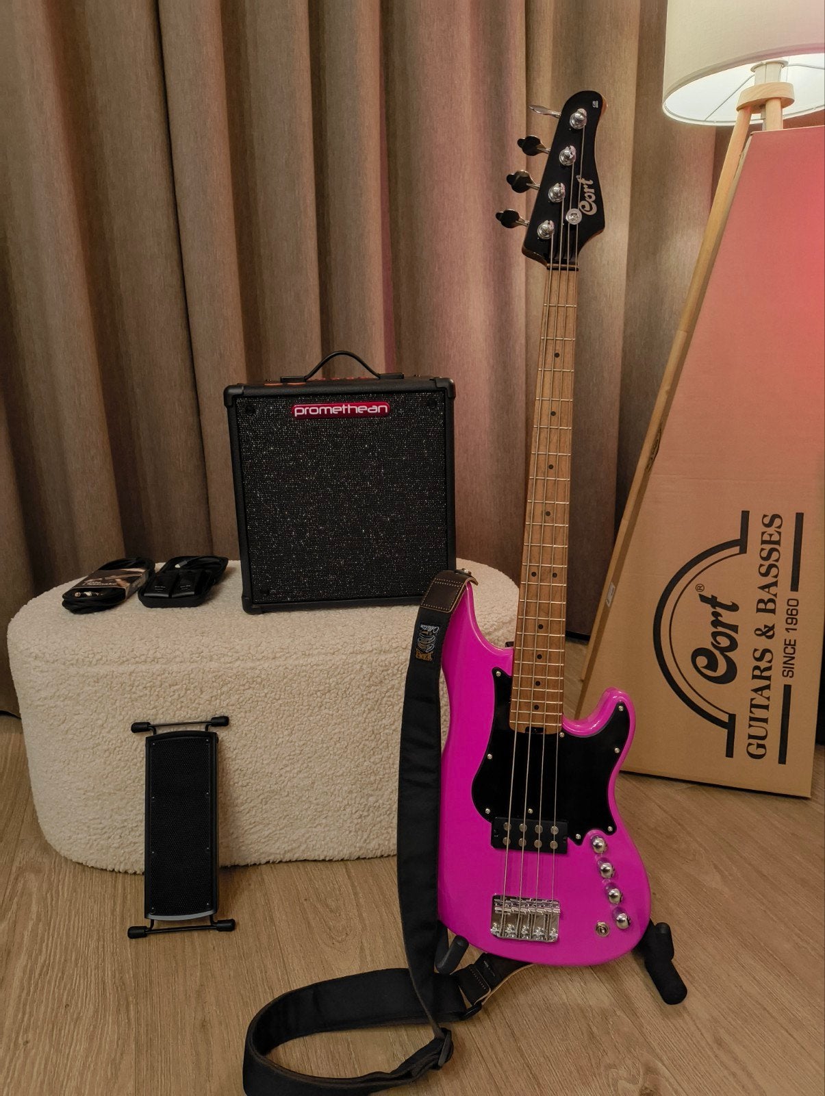 Cort GB actieve Short Scale Bas (nieuw) + Versterker + acc.!, Muziek en Instrumenten, Ophalen, Nieuw, Elektrisch
