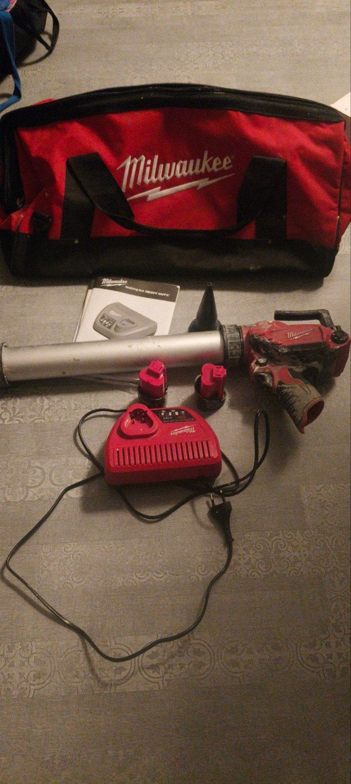 Milwaukee M12 PCG Kitspuit - Compleet met Accu en Lader, Ophalen of Verzenden, Gebruikt, Kitspuit, Milwaukee