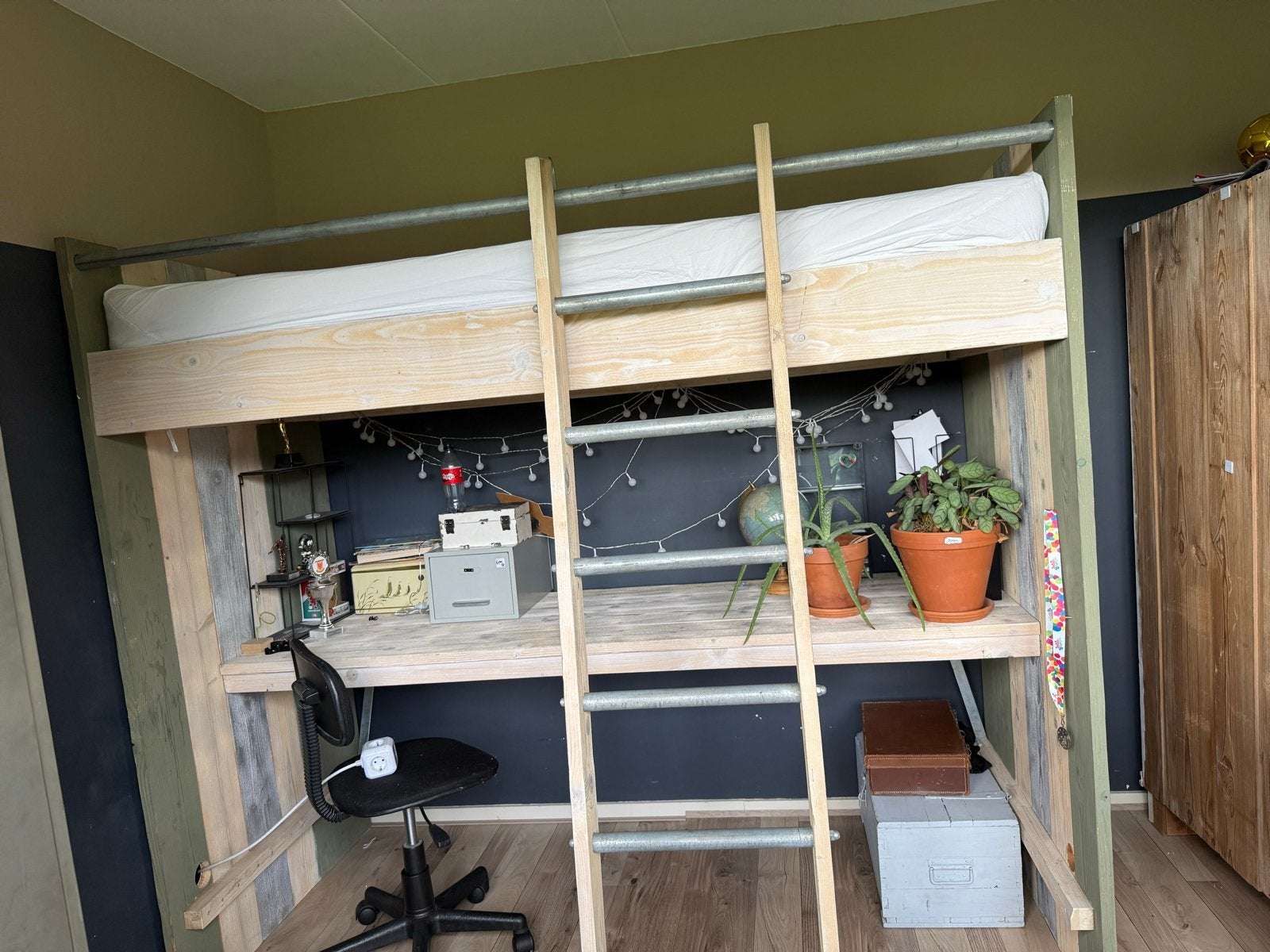 Stevige Hoogslaper met Bureau, Gebruikt, Eenpersoons, Ophalen of Verzenden, 200 cm