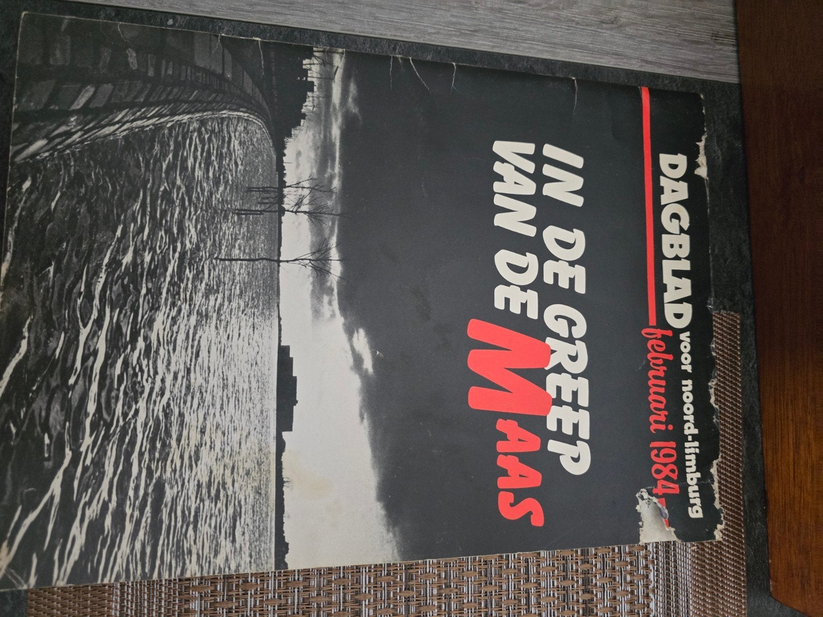 Dagblad voor Noord-Limburg - In de Greep van de Maas, Ophalen of Verzenden, Gelezen, Krant