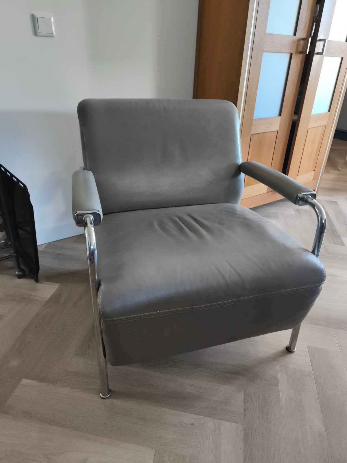 Te koop leren Taupe kleur fauteuil, Ophalen, 75 tot 100 cm, 75 tot 100 cm