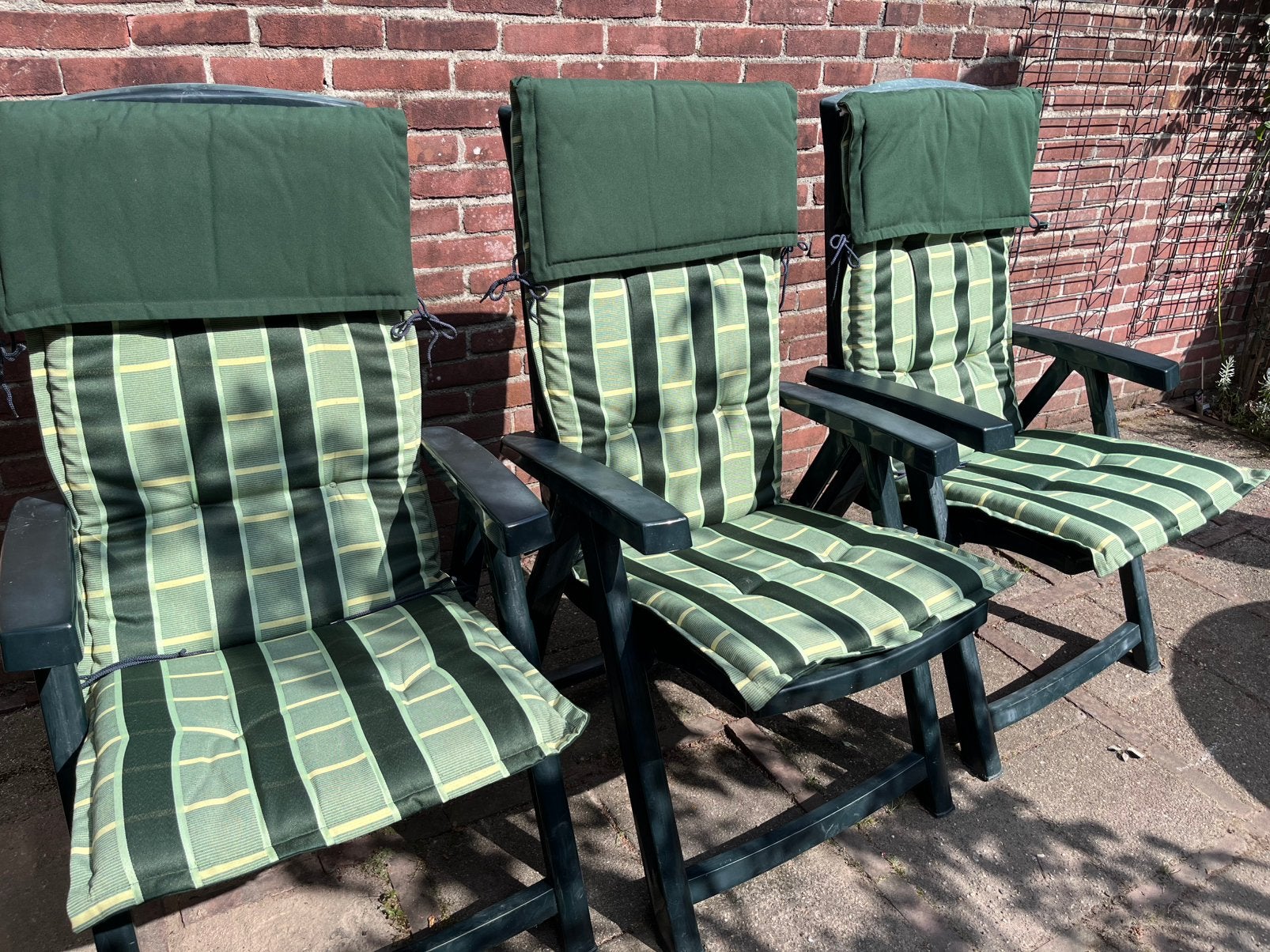 3 groene tuinstoelen met kussens, Tuin en Terras, Tuinstoelen, Ophalen, Gebruikt, Kunststof, Verstelbaar