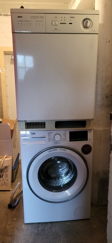 Wasmachine + Droger & Stapelkit, Witgoed en Apparatuur, Ophalen, Zo goed als nieuw, Voorlader, 85 tot 90 cm