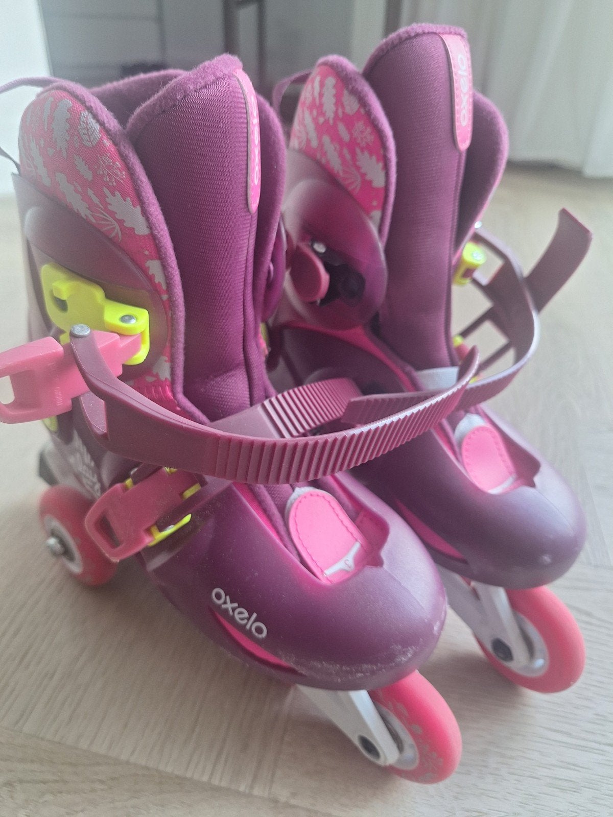 Skeelers Decathlon Oxelo Play 5, maat 30-32, verstelbaar, Sport en Fitness, Skeelers, Verstelbaar, Kinderen, Zo goed als nieuw