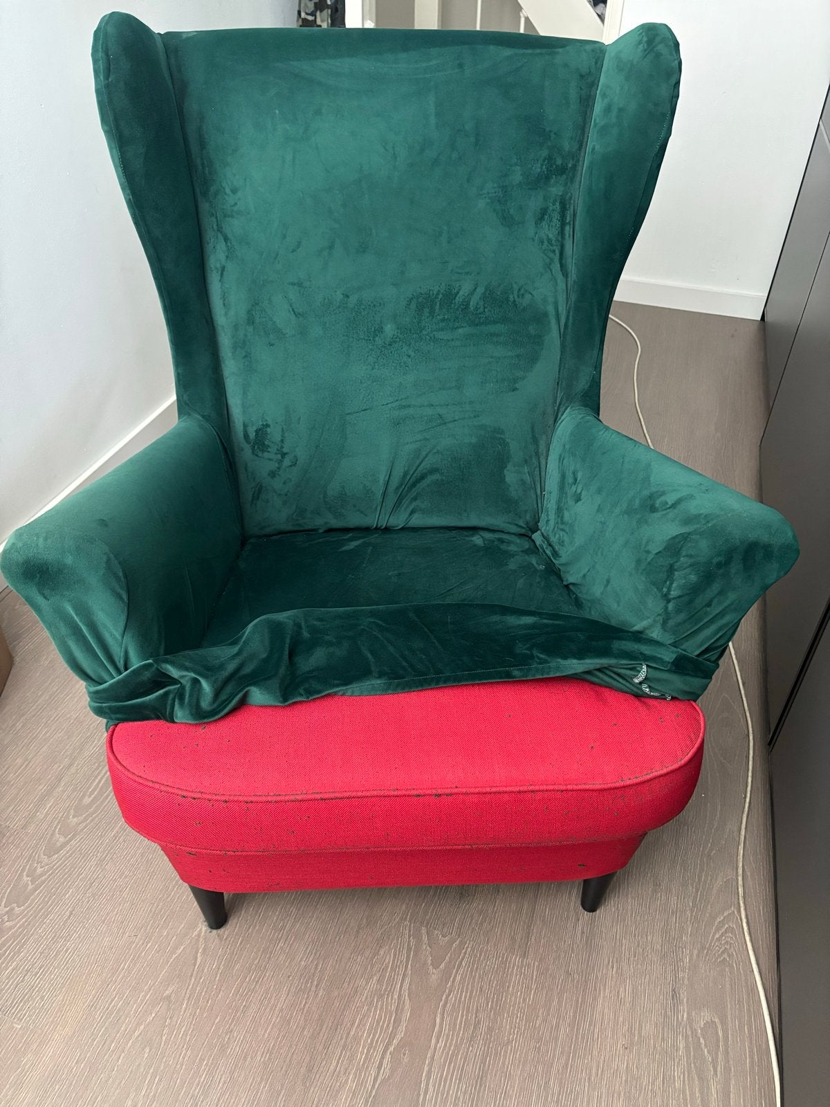 Comfortabele fauteuil: rood velvet met donkergroene hoes, Ophalen, 75 tot 100 cm, Zo goed als nieuw, 75 tot 100 cm