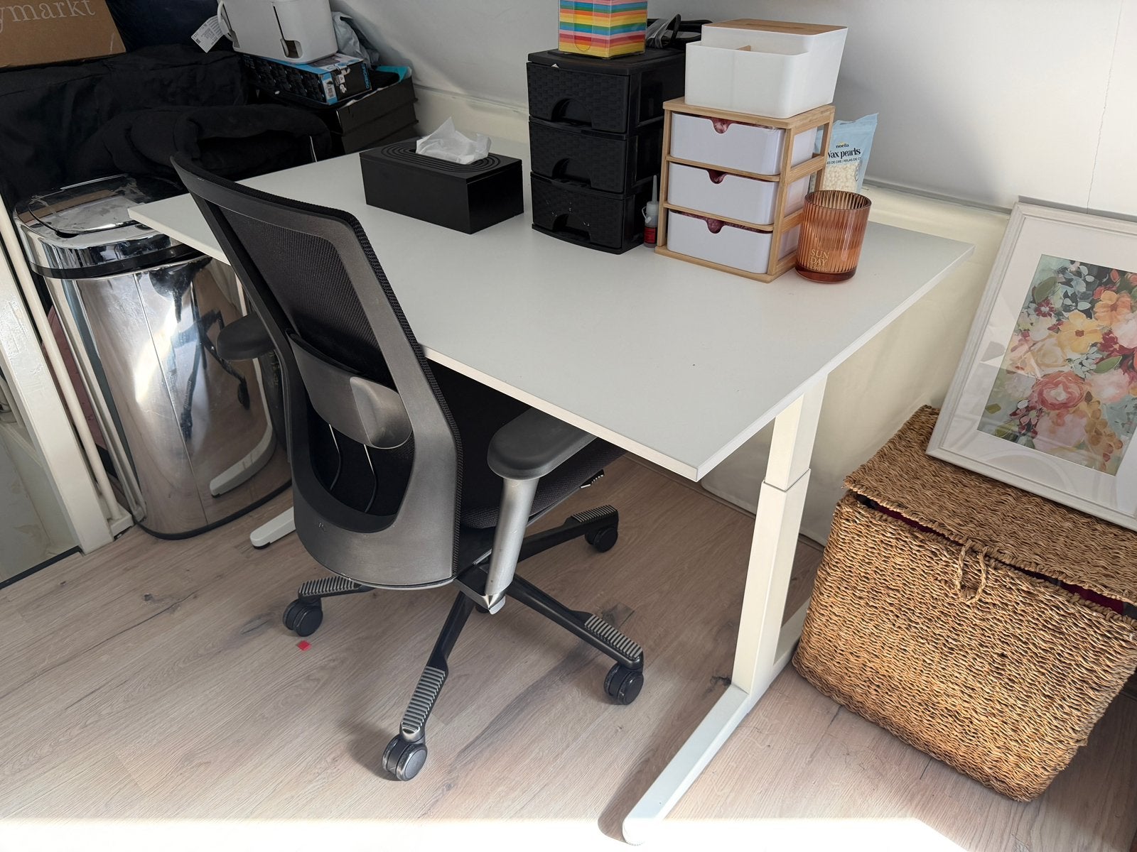 Ahrend bureau + HÅG Futu ergonomische bureaustoel, Ophalen, In hoogte verstelbaar, Zo goed als nieuw