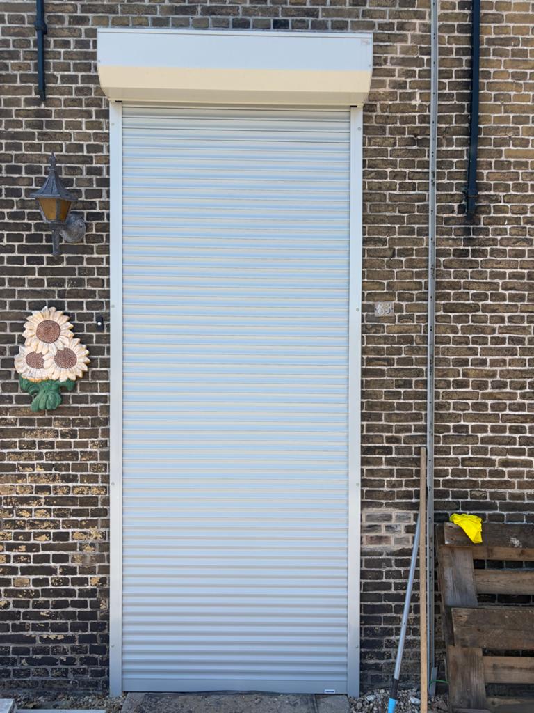 Handmatig rolluik, wit., Doe-het-zelf en Verbouw, Rolluiken, Ophalen, Gebruikt, Wit, 100 tot 150 cm