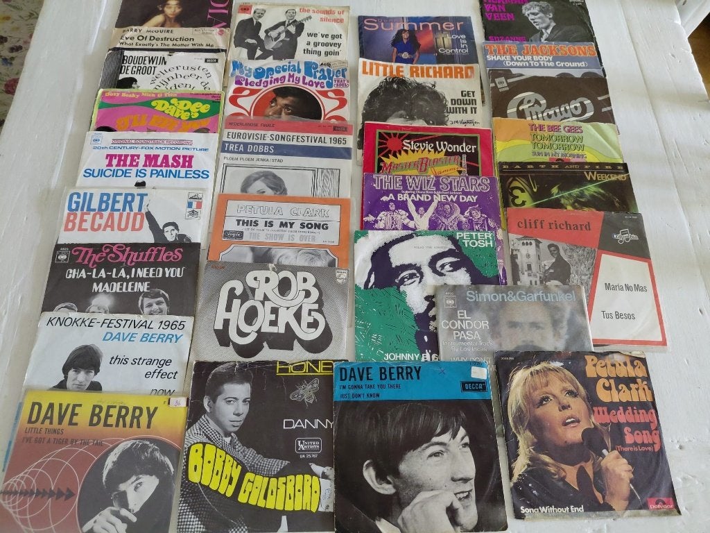 Partij singles: 156 stuks, Cd's en Dvd's, Beschermende buitenhoes, Ophalen of Verzenden, Gebruikt, Pop