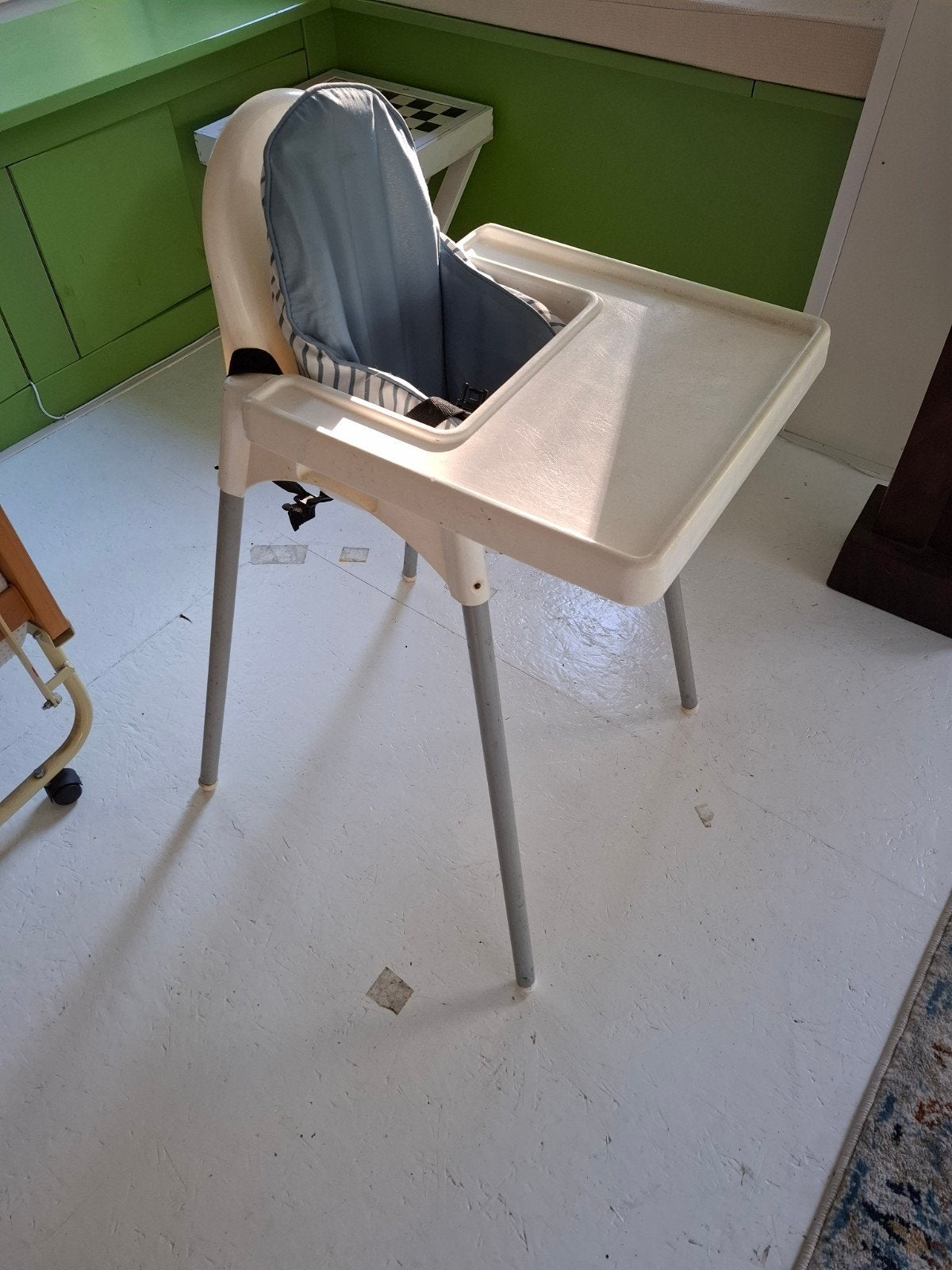 IKEA Antilop kinderstoel met dienblad en kussen, Kinderen en Baby's, Ophalen, Gebruikt, Overige typen, Afneembaar eetblad