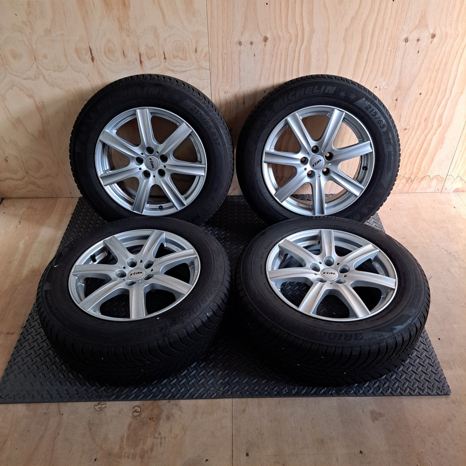 Originele Rial 17 Inch Velgen + Winterbanden | 5x112 ET45, Ophalen, Rial, -, -