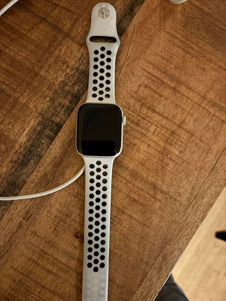 Apple Watch SE Nike 44mm - Nog net horloge, Sieraden, Tassen en Uiterlijk, Smartwatches, Hartslag, IOS, Ophalen of Verzenden, Zo goed als nieuw