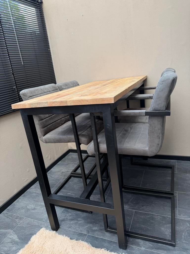 Stijlvolle  mango bartafel met 4 comfortabele barkrukken, Huis en Inrichting, Tafels | Statafels, Ophalen, Gebruikt