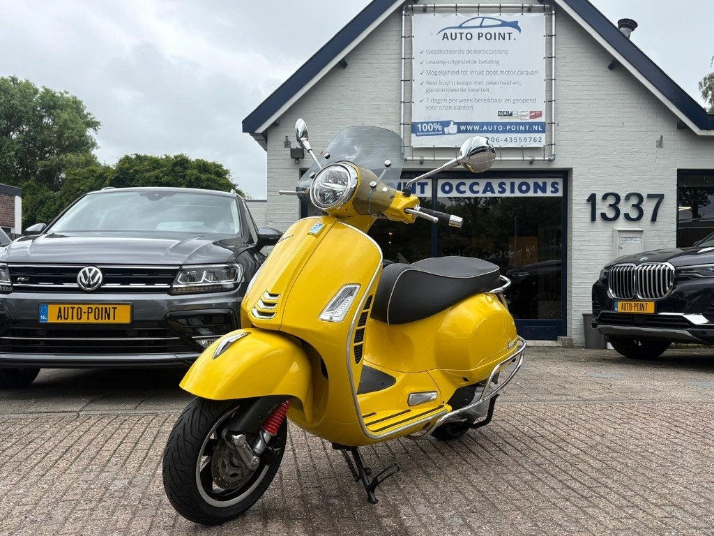 motor vespa BJ2022  300 GTS SUPER SPORT HPE BTW 3000KM!, Motoren, Scooter, Automaat, 12 t/m 35 kW, Gebruikt