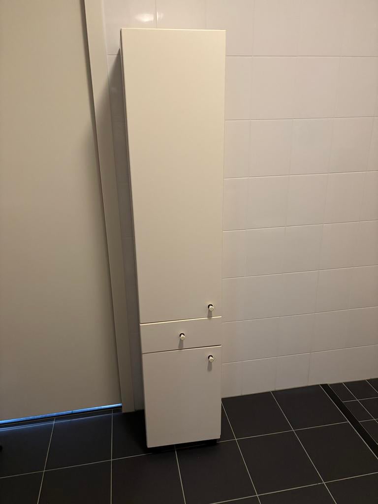 Witte badkamerkast met lades en planken, Huis en Inrichting, Ophalen, (Half)hoge kast, Minder dan 50 cm, Gebruikt