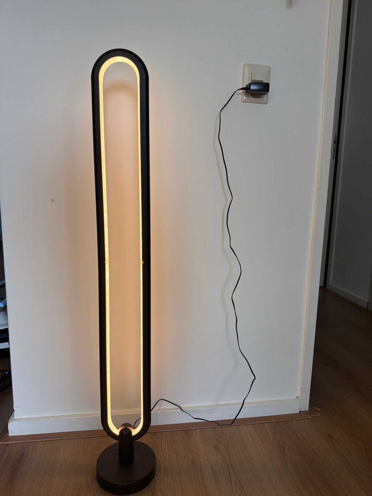 Action LED vloerlamp met afstandsbediening en kleurtjes, Huis en Inrichting, Ophalen, Gebruikt, Kunststof, 100 tot 150 cm