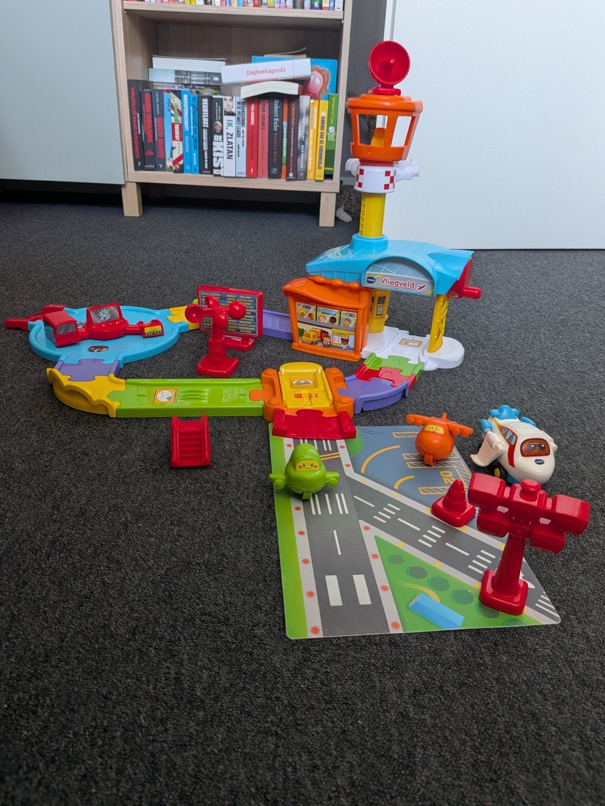 vTech toet toet vliegveld, Ophalen of Verzenden, Zo goed als nieuw, 2 tot 4 jaar
